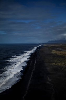 İzlanda 'da Kuzey Buz Denizi Sörfü