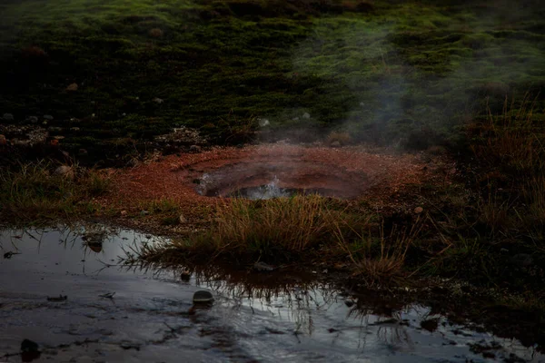 İzlanda 'daki kaplıca vadisi