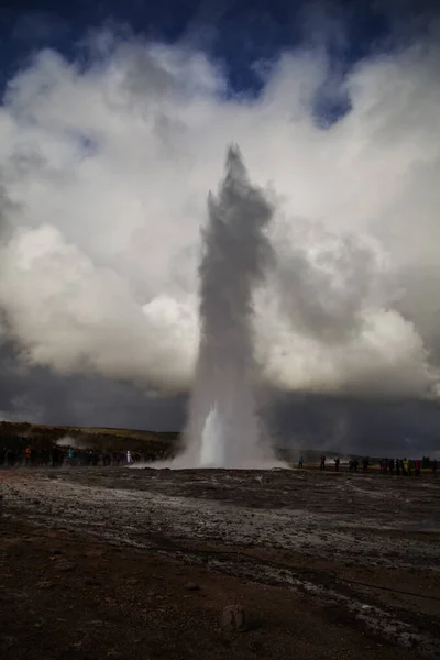 İzlanda 'daki kaplıca vadisi