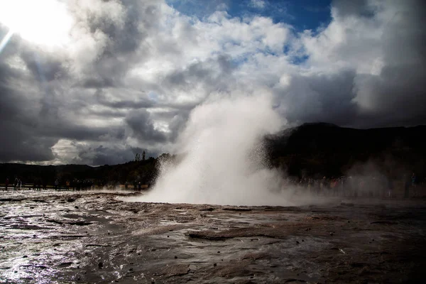 İzlanda 'daki kaplıca vadisi