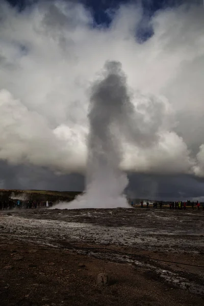 İzlanda 'daki kaplıca vadisi