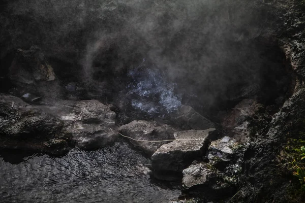 İzlanda 'daki kaplıca vadisi