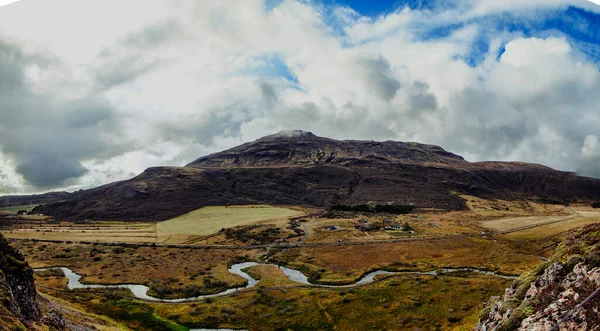 İzlanda 'daki kaplıca vadisi