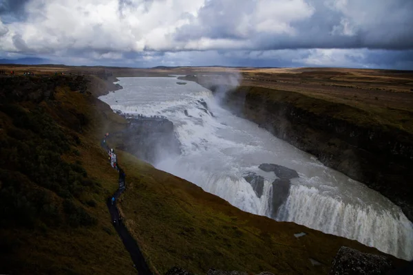 Grande Cascade Dans Vallée Beaucoup Eau — Photo