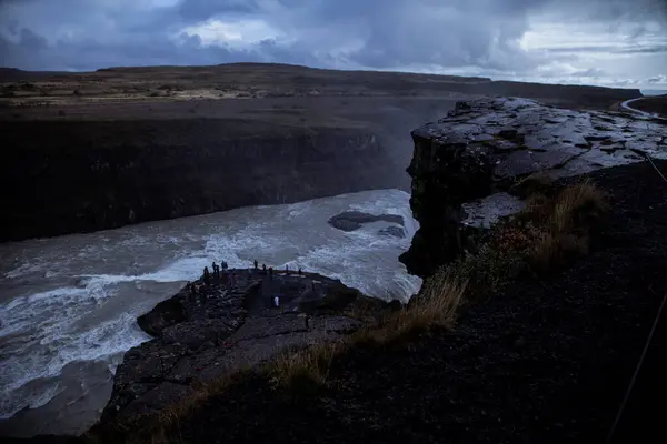 Vadide büyük bir şelale var.