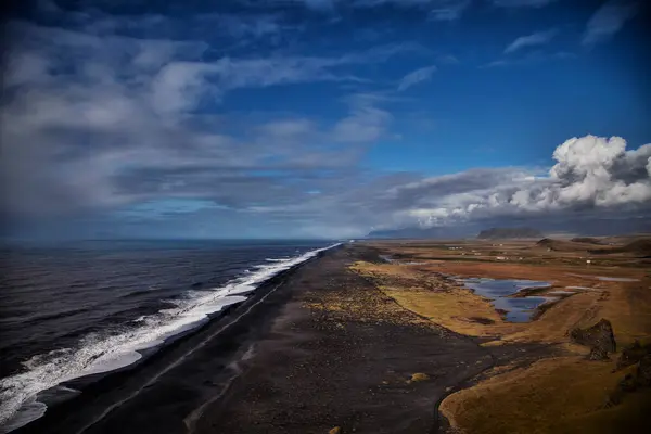 İzlanda 'da Kuzey Buz Denizi Sörfü