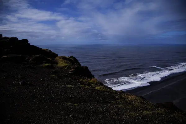 İzlanda 'da Kuzey Buz Denizi Sörfü