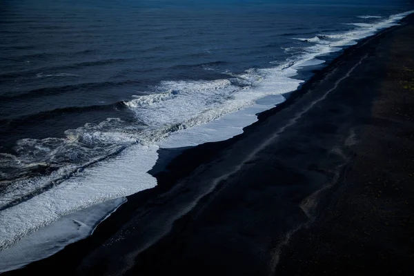 İzlanda 'da Kuzey Buz Denizi Sörfü