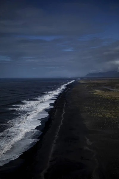 İzlanda 'da Kuzey Buz Denizi Sörfü