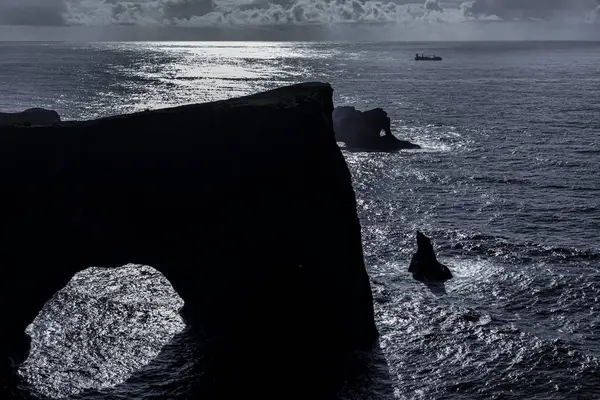 İzlanda 'da Kuzey Buz Denizi Sörfü