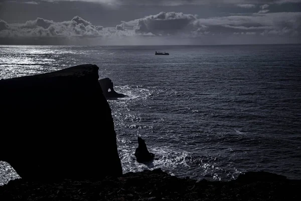 İzlanda 'da Kuzey Buz Denizi Sörfü