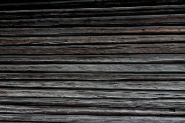 Eski ahşap bir duvar, eski bir kulübe ya da ahır olabilir..