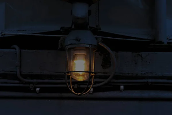 Açık Hava Lambası Karanlıkta Yanıyor Kapat — Stok fotoğraf