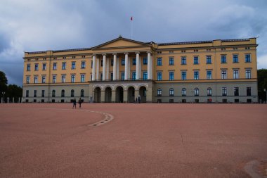 Oslo 'daki kraliyet sarayı. Yüksek kalite fotoğraf