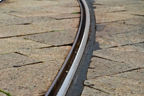 Järnvägsspår Asfalterad Väg Närbild — Stockfoto