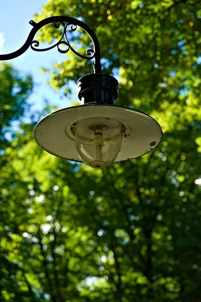 Gammal Vit Och Svart Vägglampa Tillverkad Metallskiva Med Glaskupol Som — Stockfoto