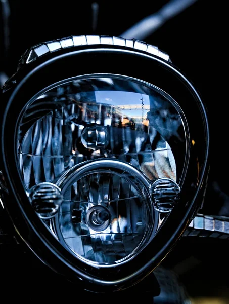 Chroom Koplamp Een Klassieke Motorfiets Met Wit Glas Sluiten — Stockfoto