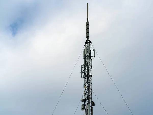 Mobilní Komunikační Věž Poskytující Pokrytí Mobilním Telefonem Kvalitní Fotografie — Stock fotografie