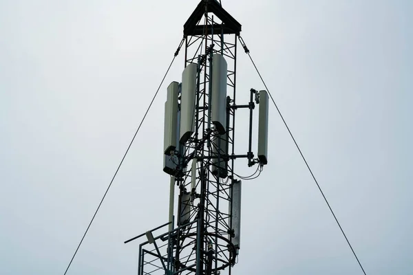 Tour Cellulaire Massive Pour Les Communications Mobiles Radio Utilisant Fois — Photo