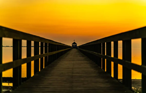 Molo Legno Riva Mare Tramonto Vista Verso Basso Lungo Passerella — Foto Stock