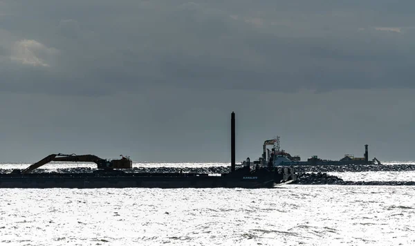 Barcaza Dragado Marítimo Que Trabaja Una Nueva Instalación Portuaria Para —  Fotos de Stock