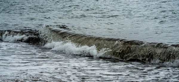 Fale Przypływające Wybrzeże Bałtyku Podczas Przypływu Tak Wysokiej Jakości Zdjęcie — Zdjęcie stockowe