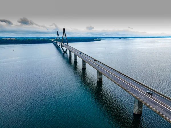 Grande Ponte Autostradale Sospeso Con Auto Camion Passaggio Veduta Aerea — Foto Stock