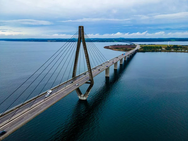 Grande Ponte Autostradale Sospeso Con Auto Camion Passaggio Veduta Aerea — Foto Stock