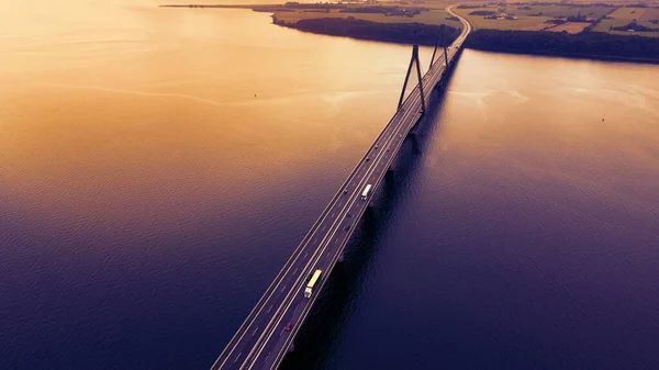 Ponte Che Estende Una Baia Con Traffico Che Passa Alla — Foto Stock