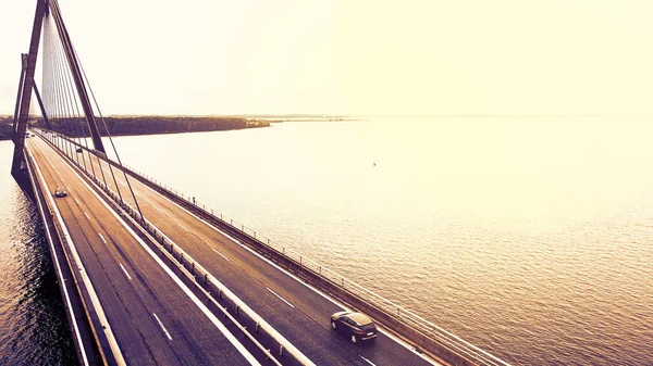 Duży Most Autostradowy Ruchem Przechodzącym Przez Zatokę Zachodzie Słońca Tak — Zdjęcie stockowe