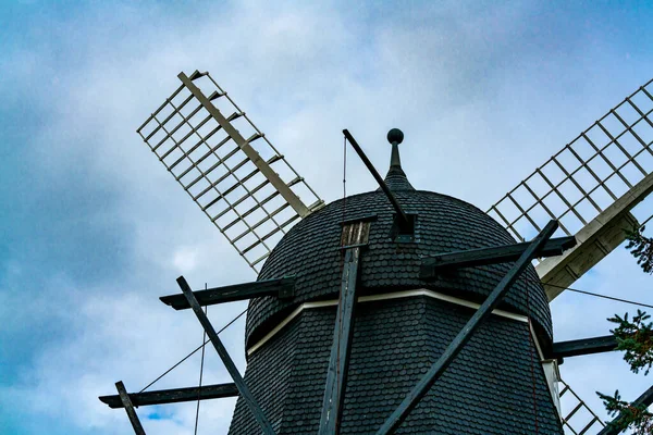 Vecchio Mulino Vento Legno Nero Utilizzato Macinare Farina Nei Vecchi — Foto Stock