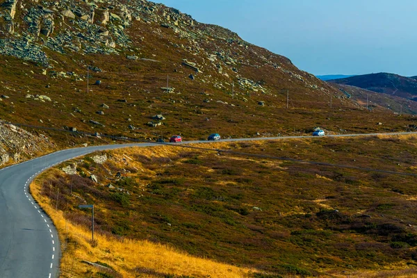 Cars Driving Narrow Mountain Road Autumn Colors High Quality Photo — Stock Photo, Image