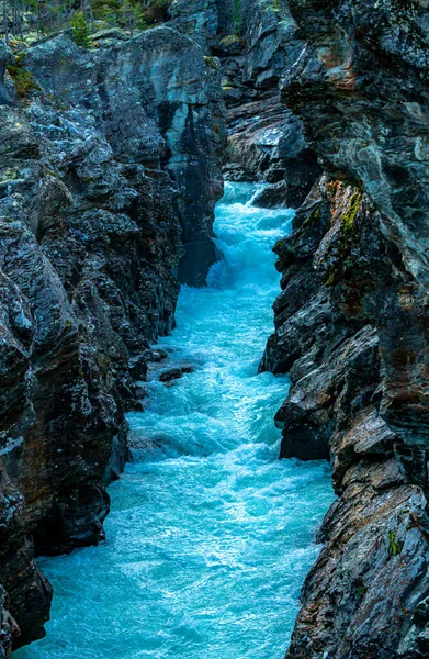 River Clear Glacial Water Carving Its Way Cliffs Mountain High — 스톡 사진