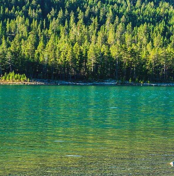 Serene View Desolate Mountain Lake Emerald Green Water Local Glacier — Stock Photo, Image