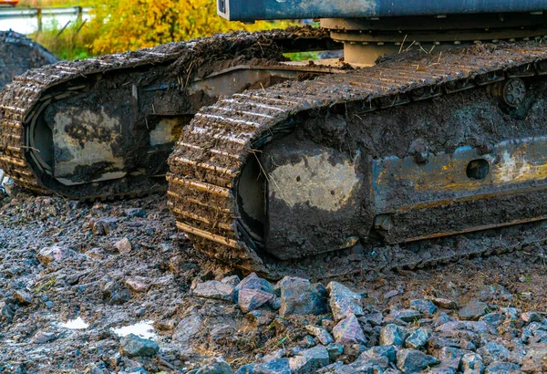 Nşaat Alanında Büyük Bir Kazıcıda Demir Izleri Var Kapatın Evet — Stok fotoğraf