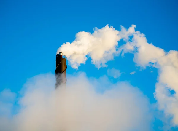 Industrielle Rauchschwaden Löschen Dampf Und Rauch Einem Strahlend Blauen Himmel — Stockfoto