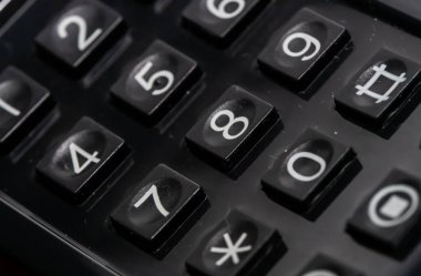 Eski bir analog telefondaki numara çevirme tuşlarını kapat. Yüzeyin derinliği. Yüksek kalite fotoğraf