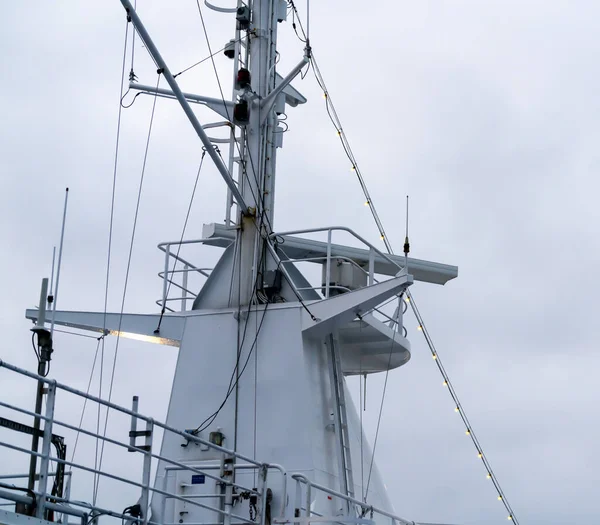 Radar Mastro Comunicações Numa Nave Grande Foto Alta Qualidade — Fotografia de Stock