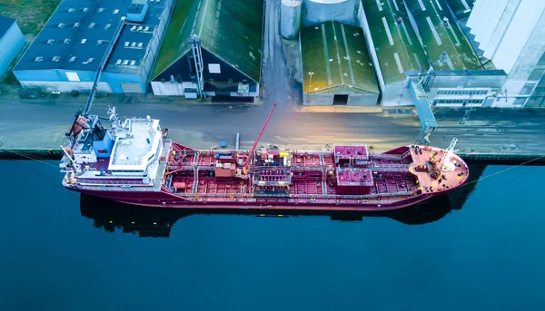 Корабель Танкера Причалив Порту Під Час Розвантаження Нафти Високоякісна Фотографія — стокове фото
