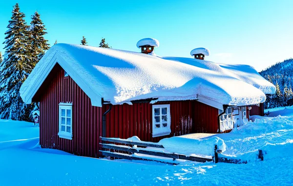 Oude Rode Houten Hut Het Wild Bedekt Met Sneeuw Van — Stockfoto