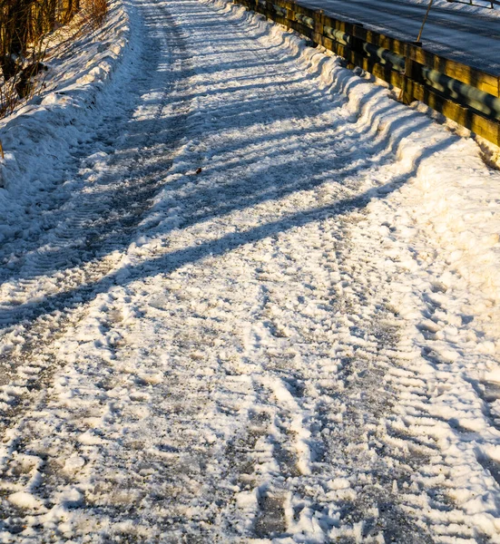 Slipprig Isig Väg Mitt Vintern Grunt Skärpedjup Högkvalitativt Foto — Stockfoto