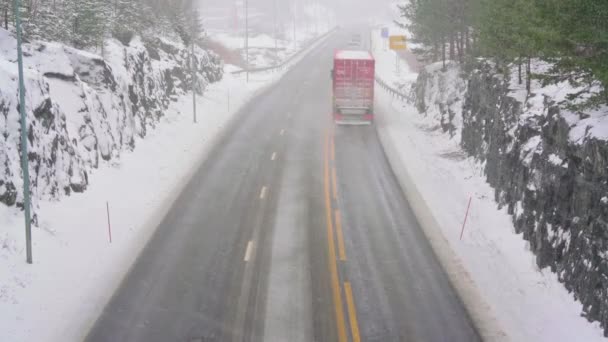 Mart 2021 Şiddetli Bir Kar Fırtınası Sırasında Otoyolda Trafik Kullanımı — Stok video