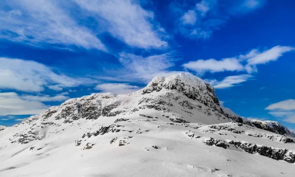 Panoramic View Snow Capped Mountain Peak Clouds Blue Skies Mount — Stock Photo, Image