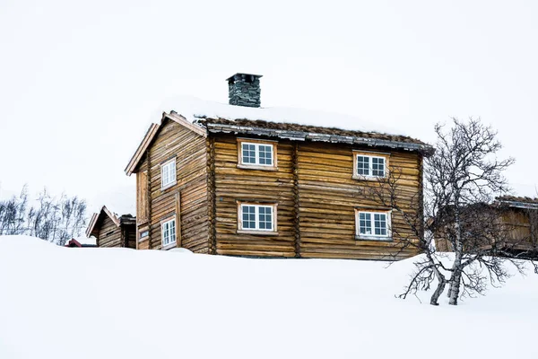 Klassieke Grote Klassieke Houten Blokhut Een Sneeuwkoude Winterdag Hoge Kwaliteit — Stockfoto