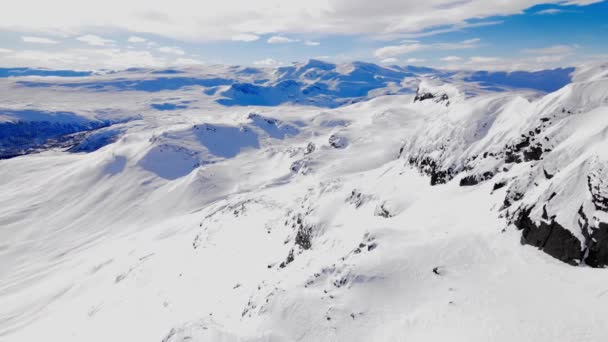 Letecký Pohled Zasněžené Pohoří Severské Divočině Chladného Zimního Dne Letecké — Stock video