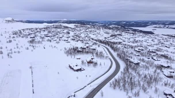 Panoráma Felett Beitostlen Falu Sípálya Hangulatos Faházak Egy Felhős Tél — Stock videók