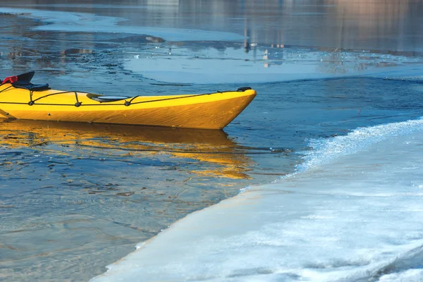 Kayak on the shore, kayaking sport — Stock Photo, Image