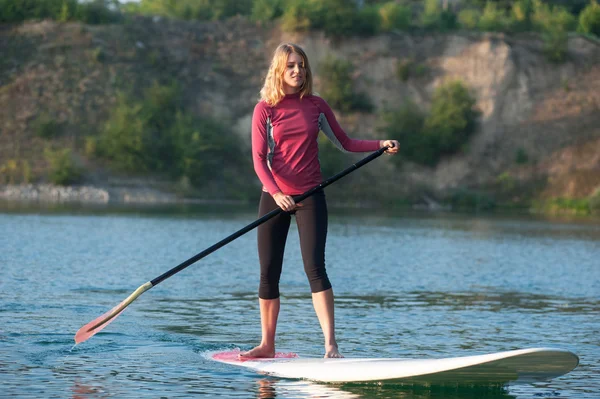 Paddle kurulu kadın paddleboarding kadar stand sup