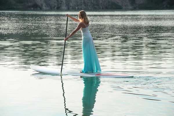 Noiva stand up paddleboard03 — Fotografia de Stock