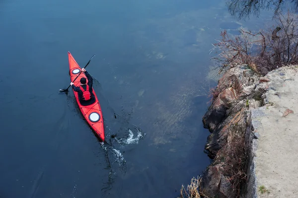 Kayak en el río, vista trasera02 — Foto de Stock